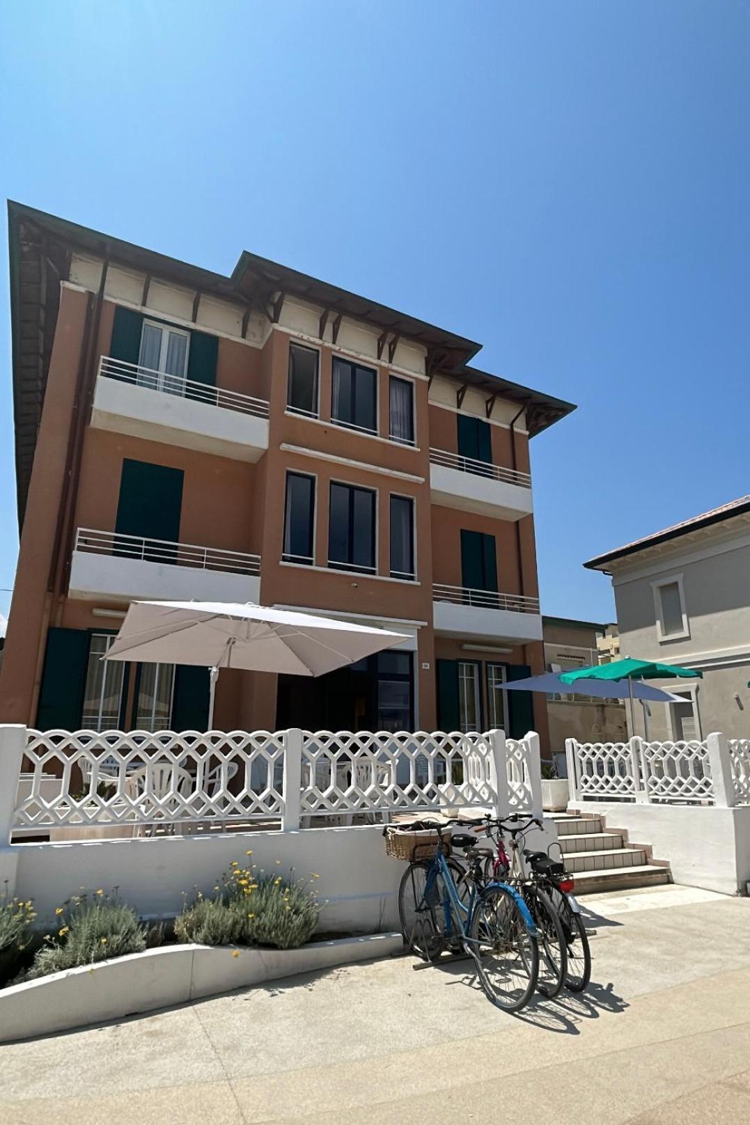 Hotel Bartolini เบลลาเรีย-อีเจอา มารีนา ภายนอก รูปภาพ